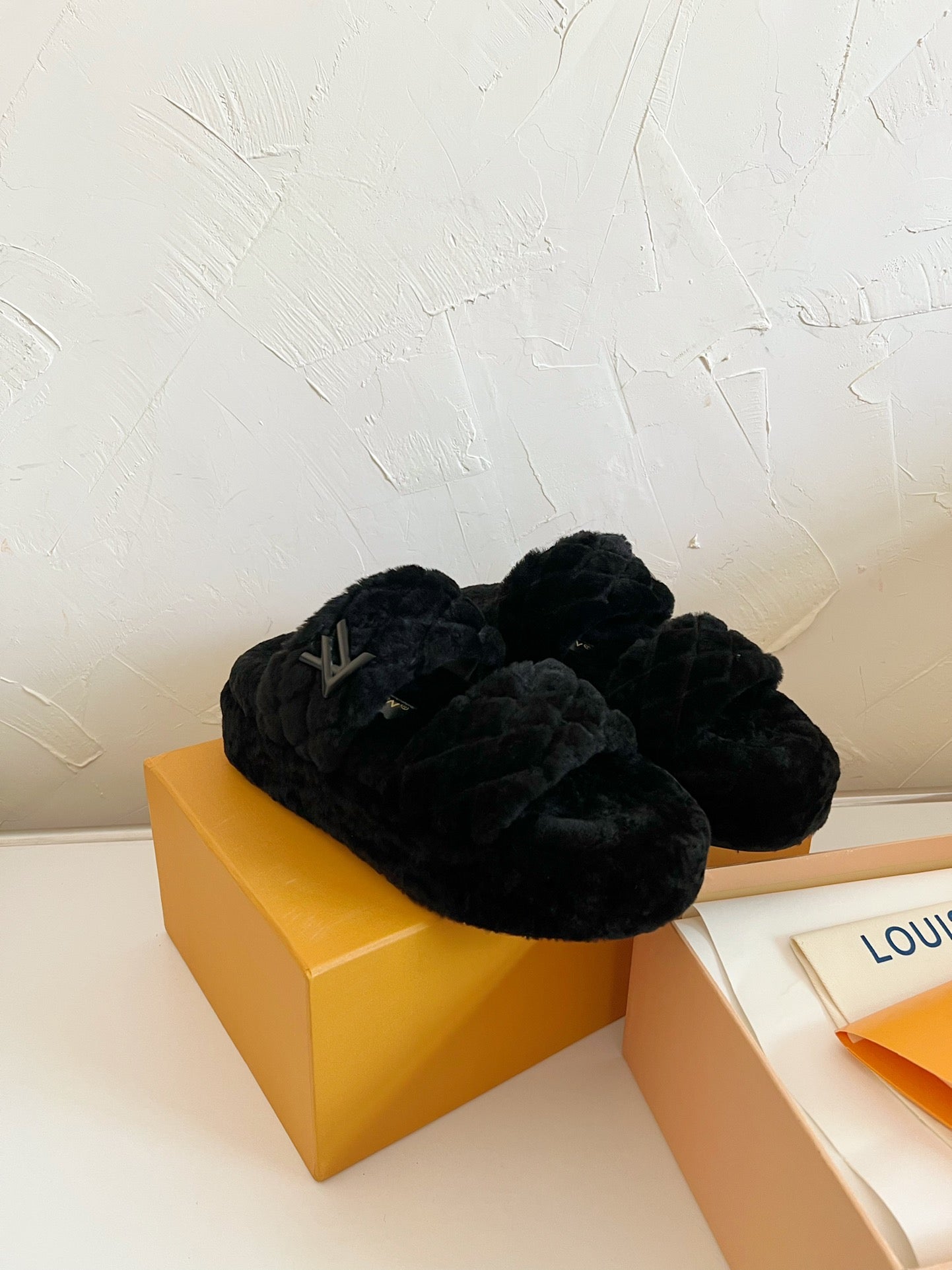 LOUIS VUITTON LV SUNSET PLATFORM COMFORT MULE IN BLACK SHEARLING