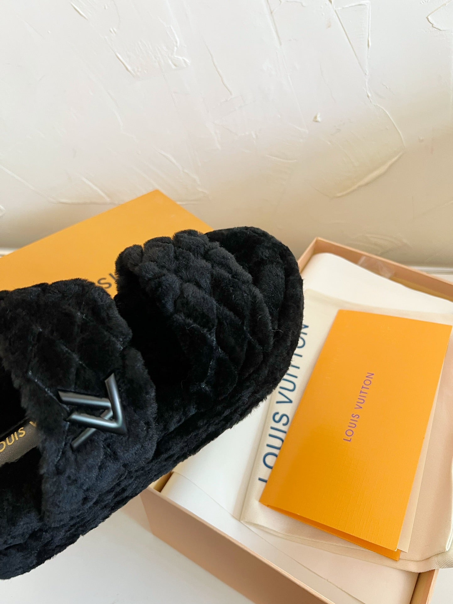 LOUIS VUITTON LV SUNSET PLATFORM COMFORT MULE IN BLACK SHEARLING