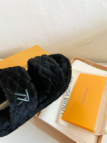 LOUIS VUITTON LV SUNSET PLATFORM COMFORT MULE IN BLACK SHEARLING