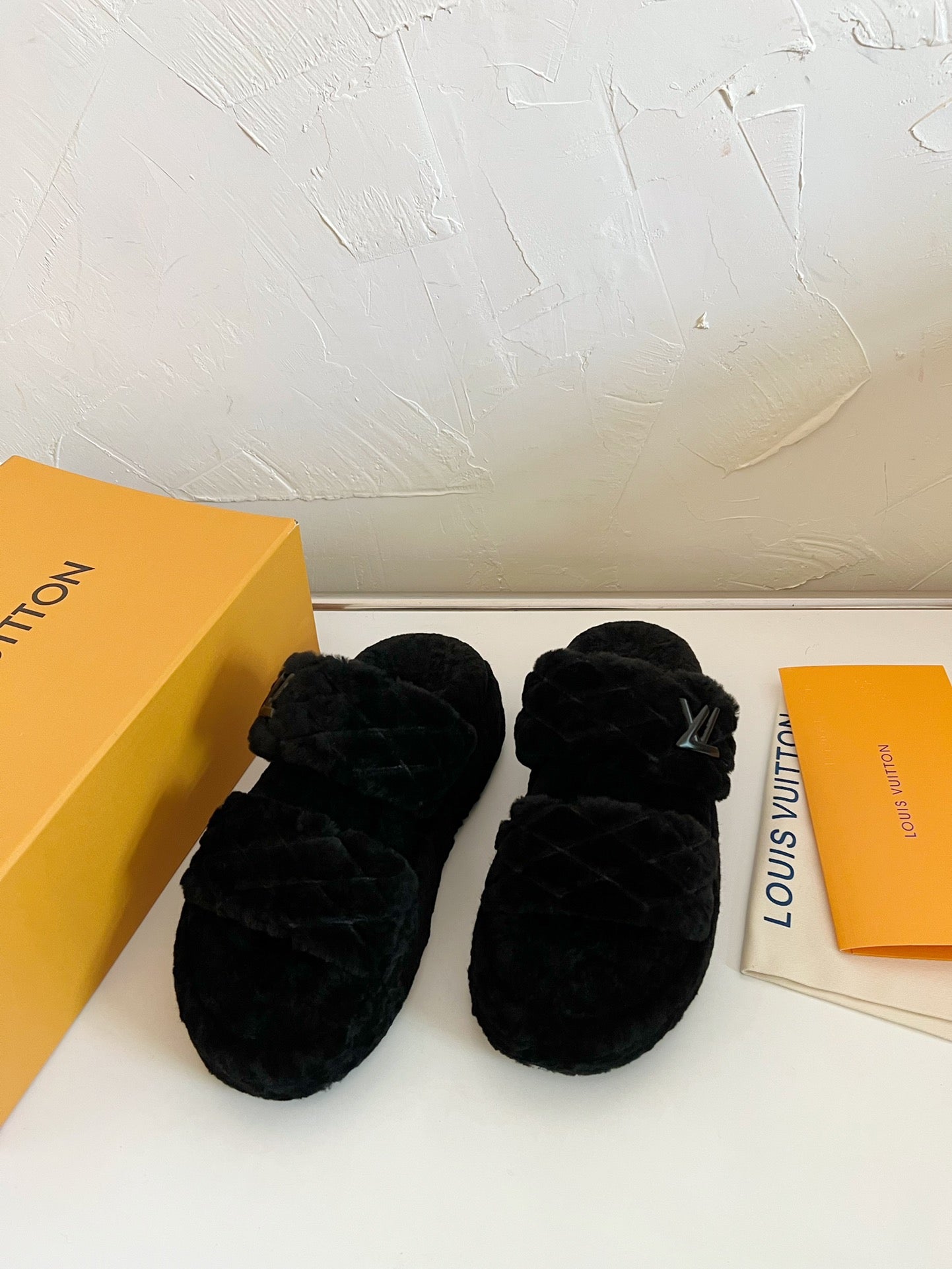 LOUIS VUITTON LV SUNSET PLATFORM COMFORT MULE IN BLACK SHEARLING