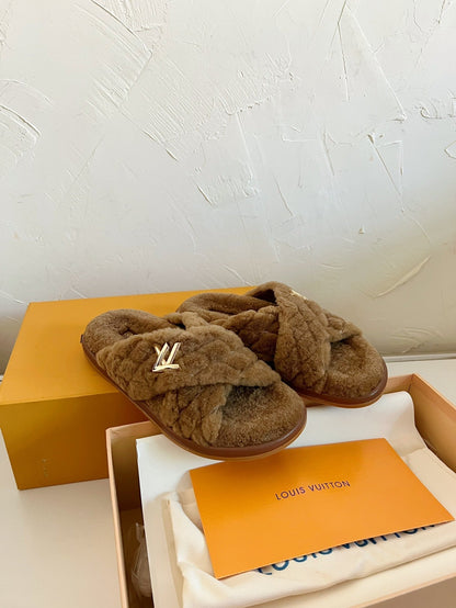 LOUIS VUITTON LV BLISS COMFORT MULE IN CHOCOLATE BROWN SHEARLING