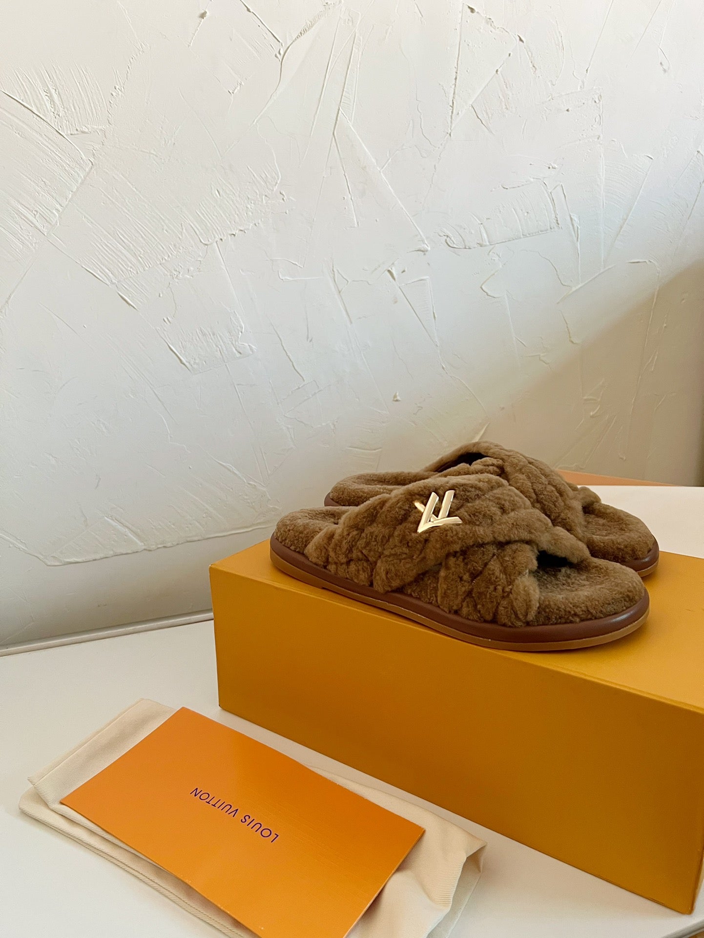LOUIS VUITTON LV BLISS COMFORT MULE IN CHOCOLATE BROWN SHEARLING