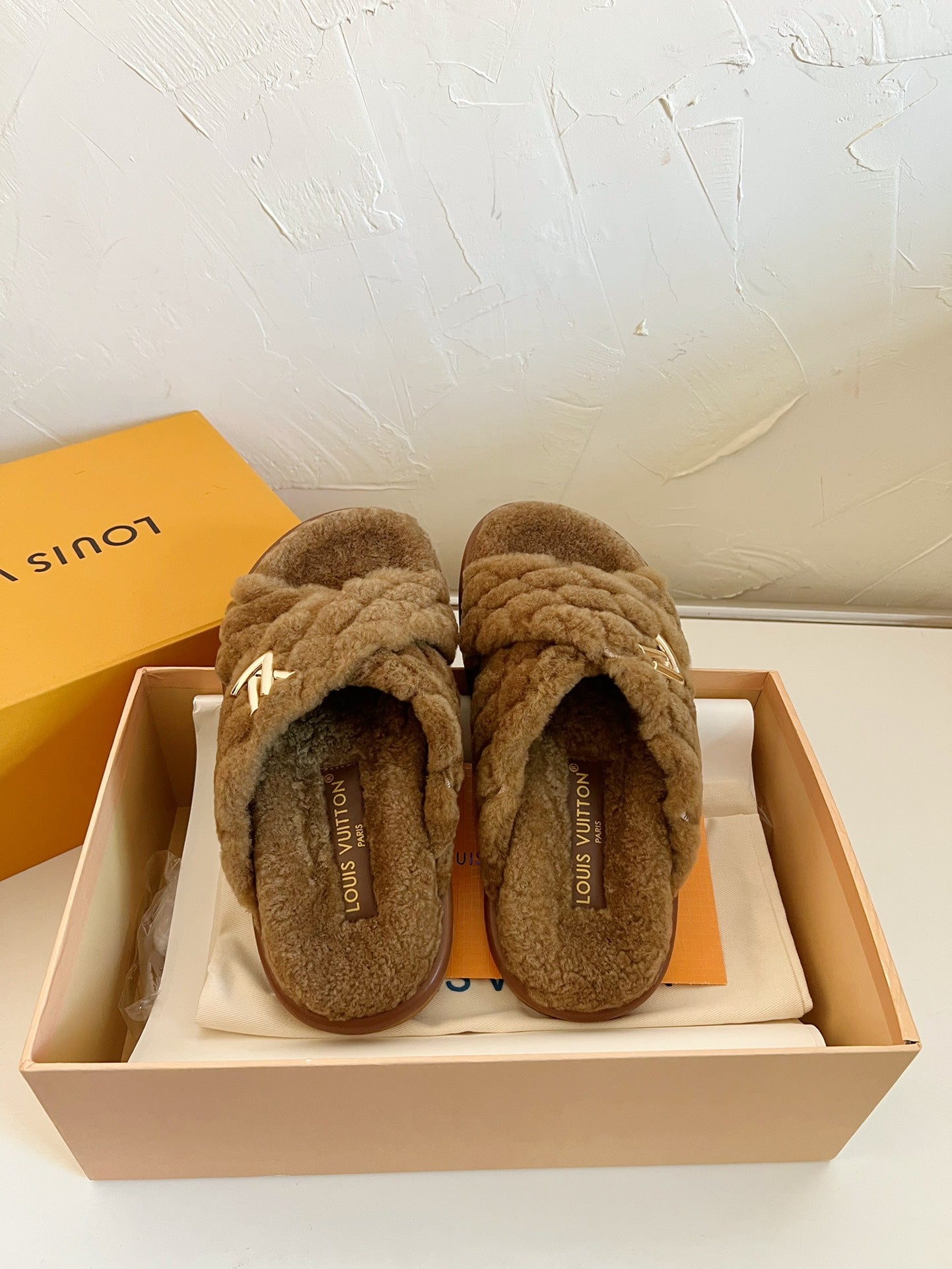 LOUIS VUITTON LV BLISS COMFORT MULE IN CHOCOLATE BROWN SHEARLING