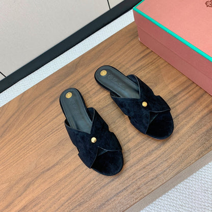 FLAT SLIPPERS IN BLACK SUEDE