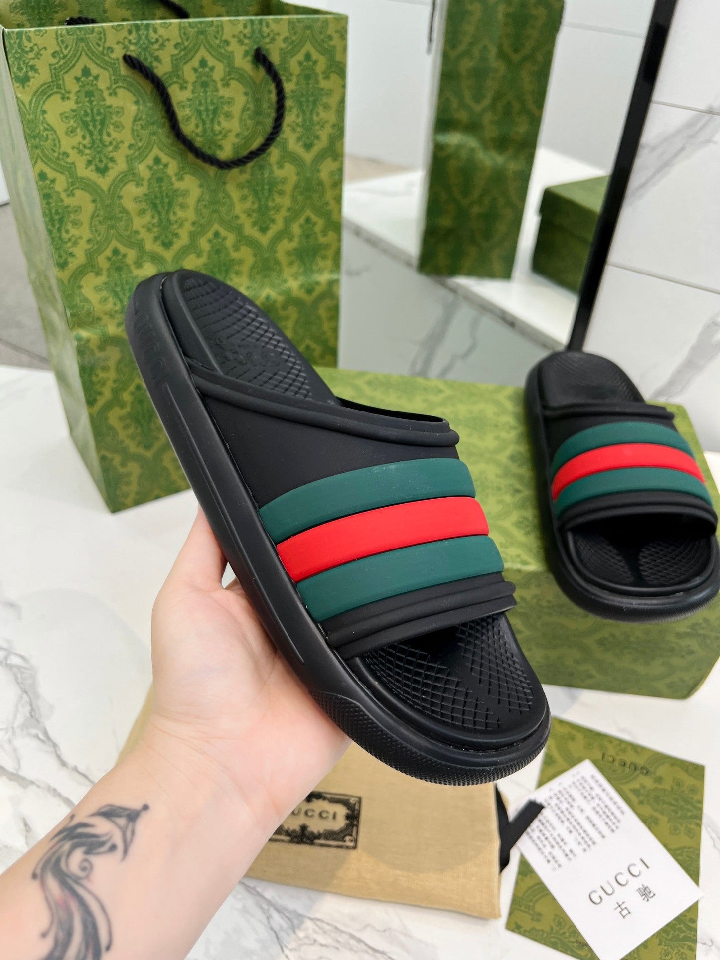 GUCCI PLATFORM SLIPPERS IN BLACK MIX GREEN AND RED IMPORTED TPU