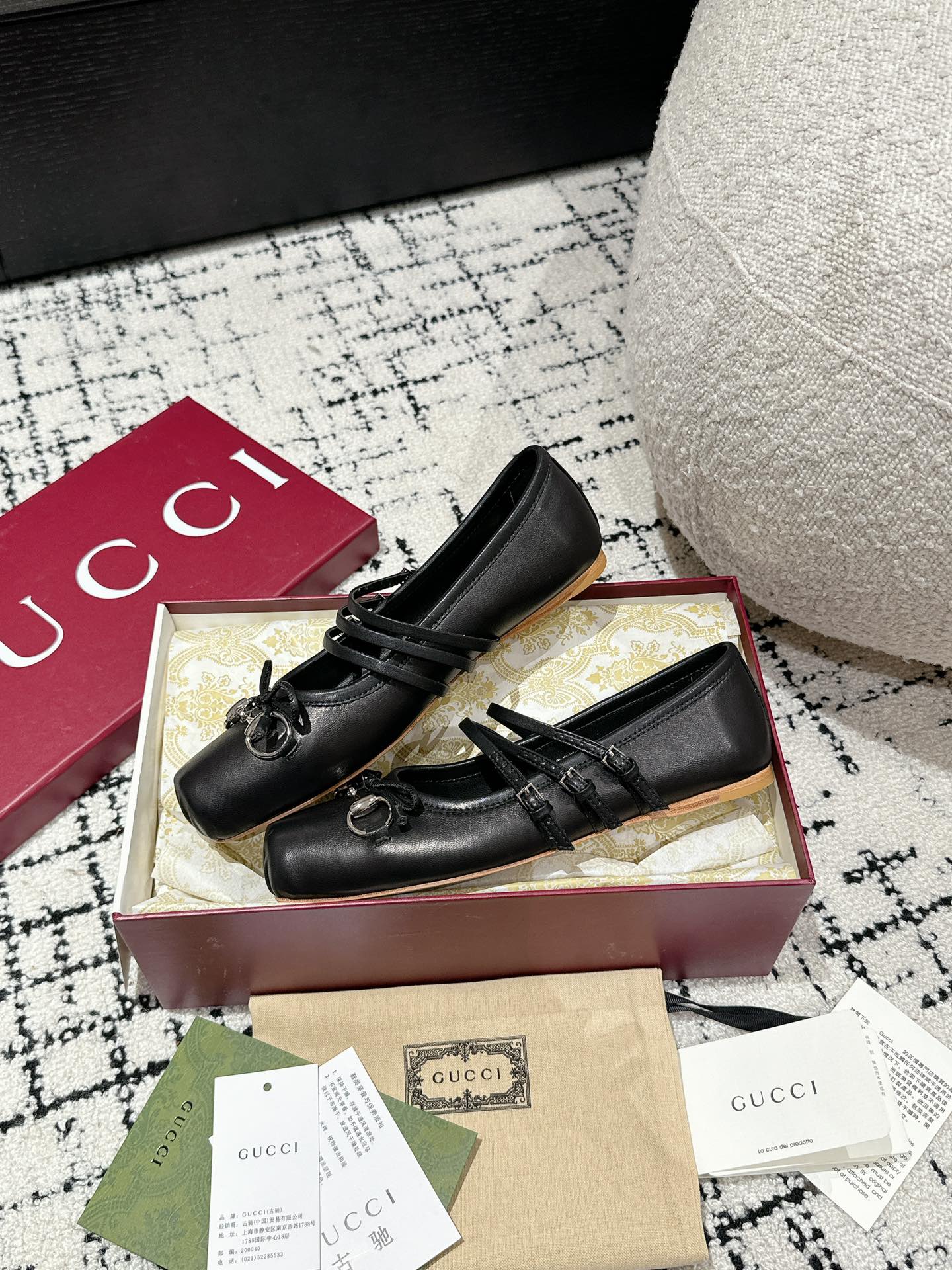 GUCCI MARY JANE FLAT IN BLACK CALFSKIN