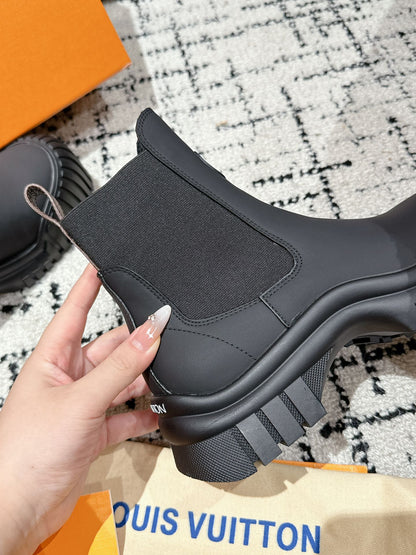 LOUIS VUITTON RUBY BOOTS IN BLACK CALFSKIN