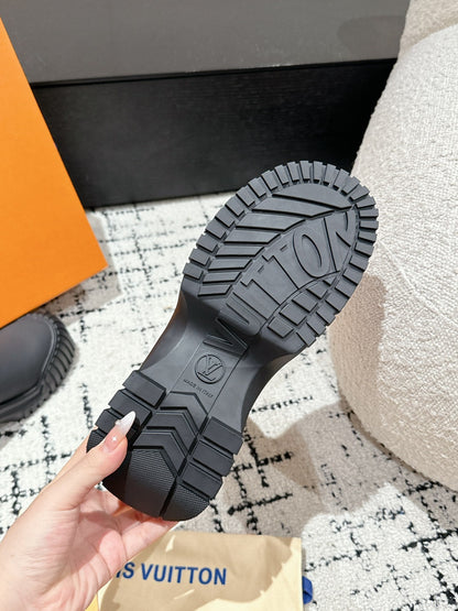 LOUIS VUITTON RUBY BOOTS IN BLACK CALFSKIN