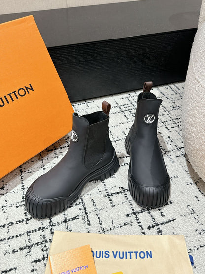 LOUIS VUITTON RUBY BOOTS IN BLACK CALFSKIN