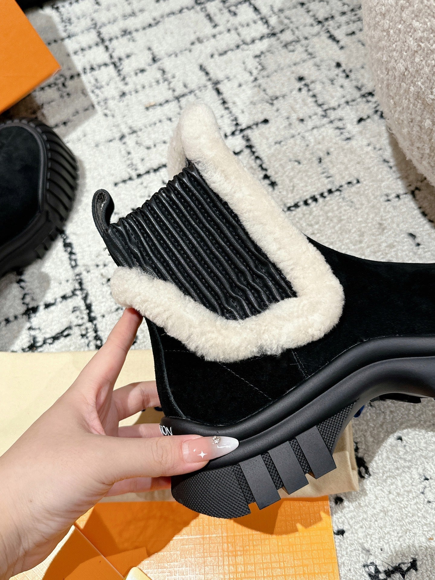 LOUIS VUITTON RUBY FLAT ANKLE BOOT IN BLACK SUEDE WITH WHITE SHEARLING