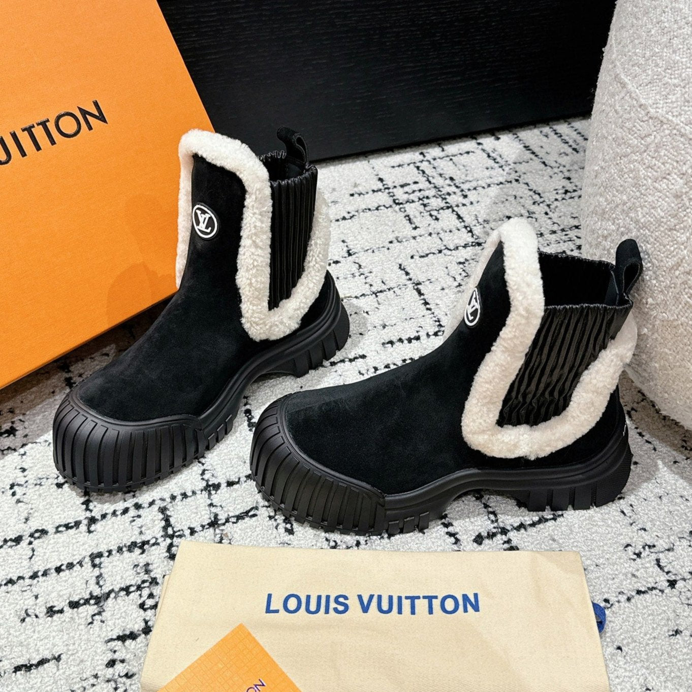 LOUIS VUITTON RUBY FLAT ANKLE BOOT IN BLACK SUEDE WITH WHITE SHEARLING
