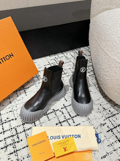 LOUIS VUITTON RUBY BOOTS IN BLACK AND CLOUD GRAY CALFSKIN