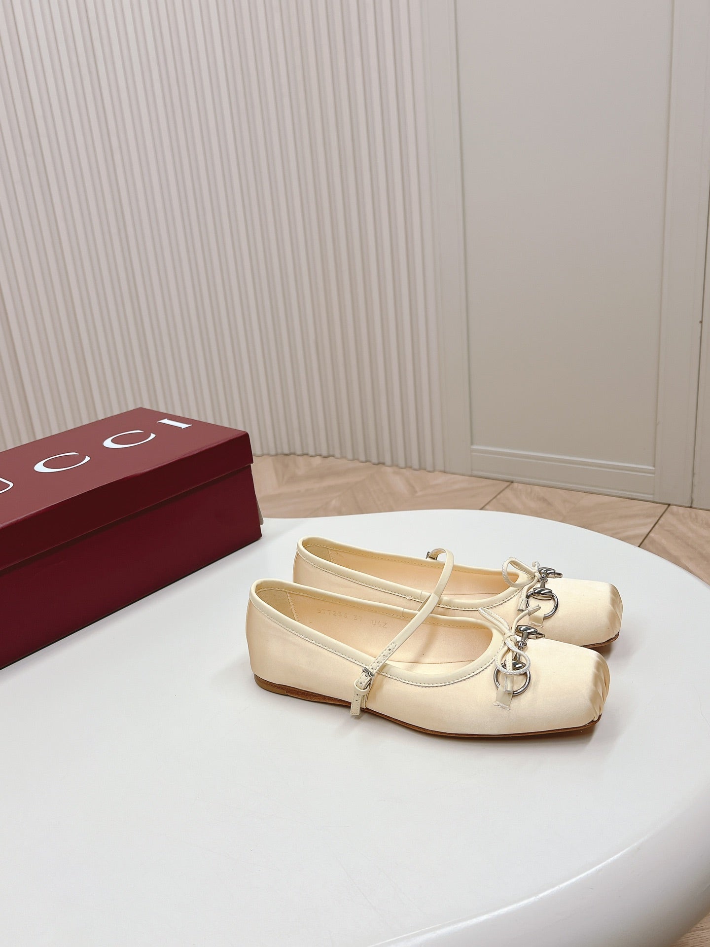 GUCCI BALLET FLAT LIGHT CREAM SILK