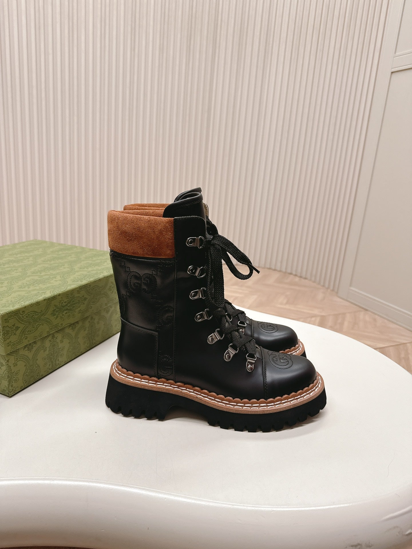 GUCCI MARTIN LACE-UP ANKLE BOOTS IN BLACK EMBOSSED CALFSKIN MIX BROWN SUEDE