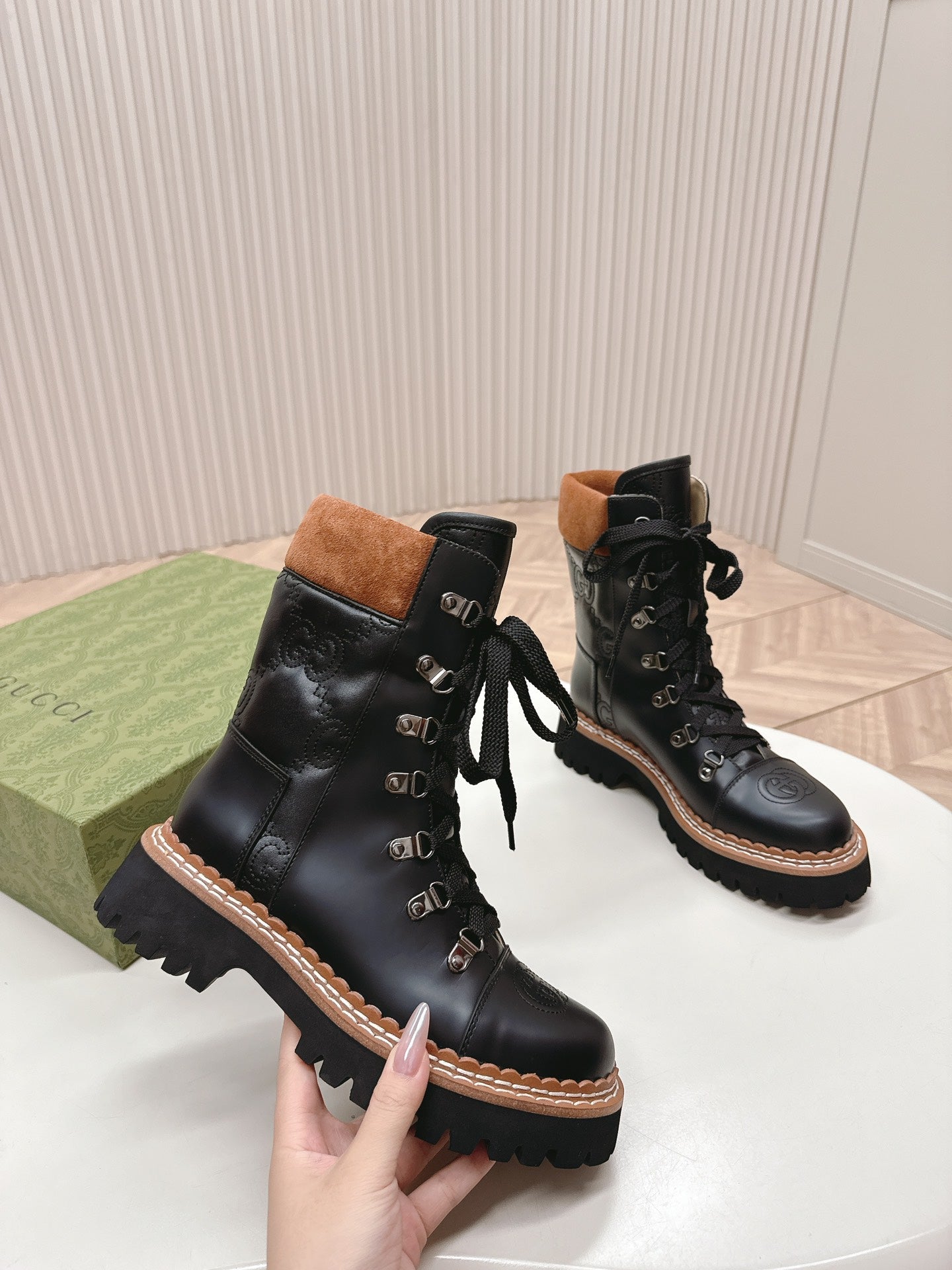 GUCCI MARTIN LACE-UP ANKLE BOOTS IN BLACK EMBOSSED CALFSKIN MIX BROWN SUEDE