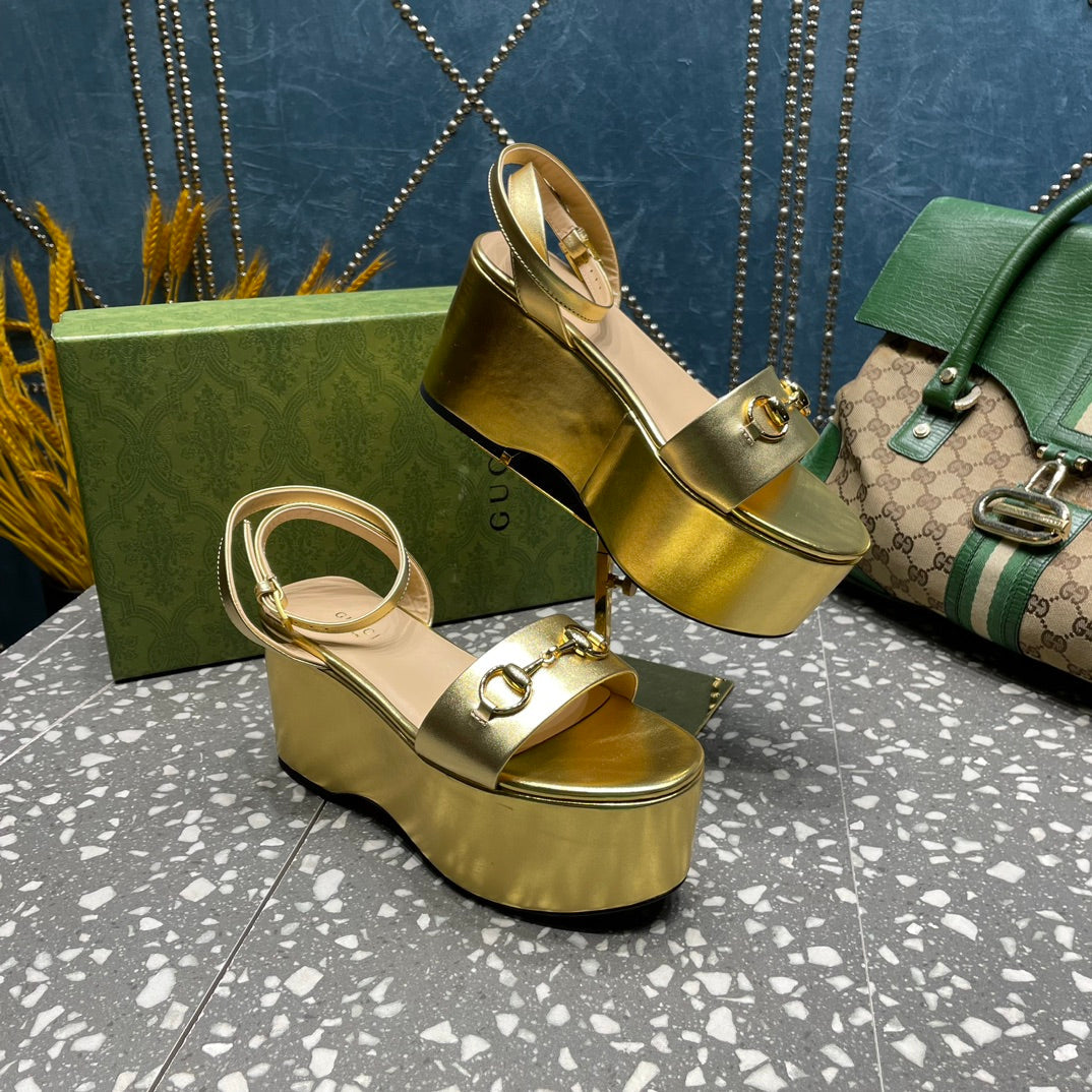 GUCCI HORSEBIT PLATFORM SANDAL METALLIC GOLD CALFSKIN