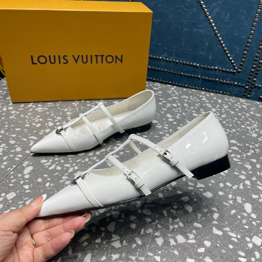 LOUIS VUITTON POINTED FLAT SHOES IN WHITE CALFSKIN