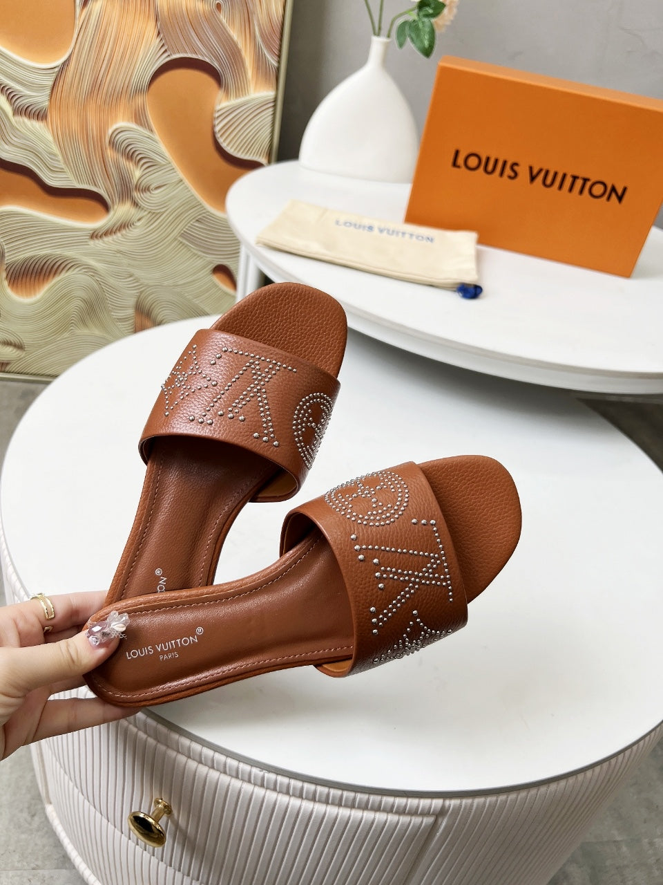 LOUIS VUITTON FLAT SLIDE IN BRONZE BROWN LAMBSKIN WITH RHINSTONES