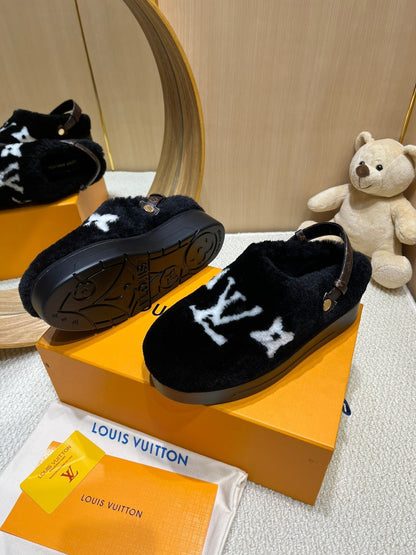 LOUIS VUITTON ASPEN COMFORT CLOG IN BLACK MIX WHITE FLEECE
