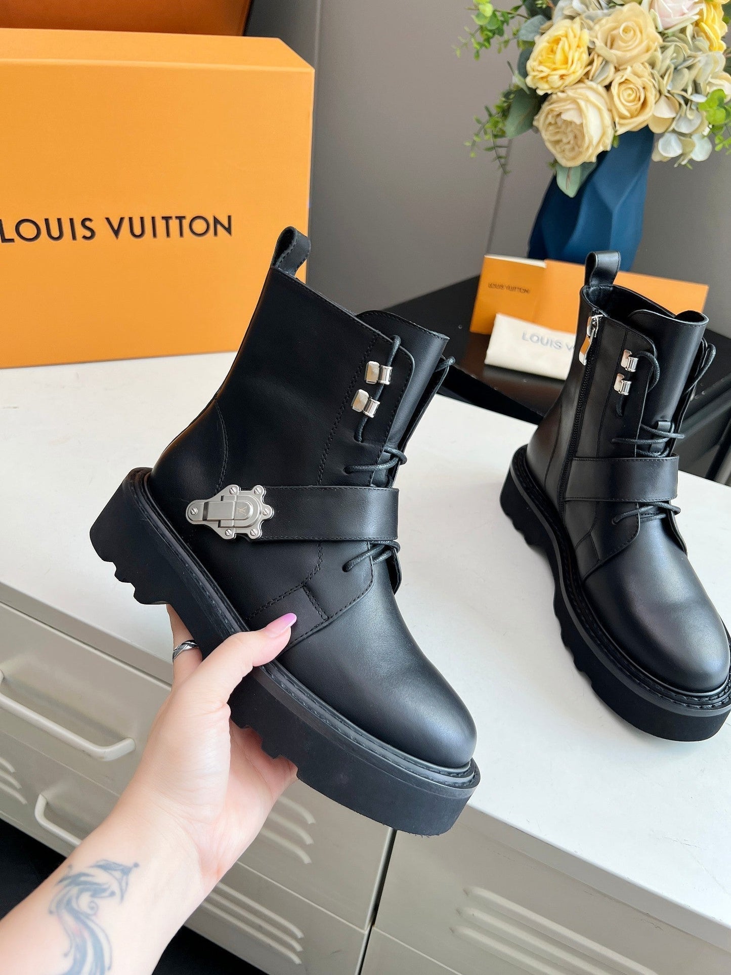 LOUIS VUITTON LV WOMEN'S BEAUBOURG ANKLE BOOT IN BLACK CALFSKIN