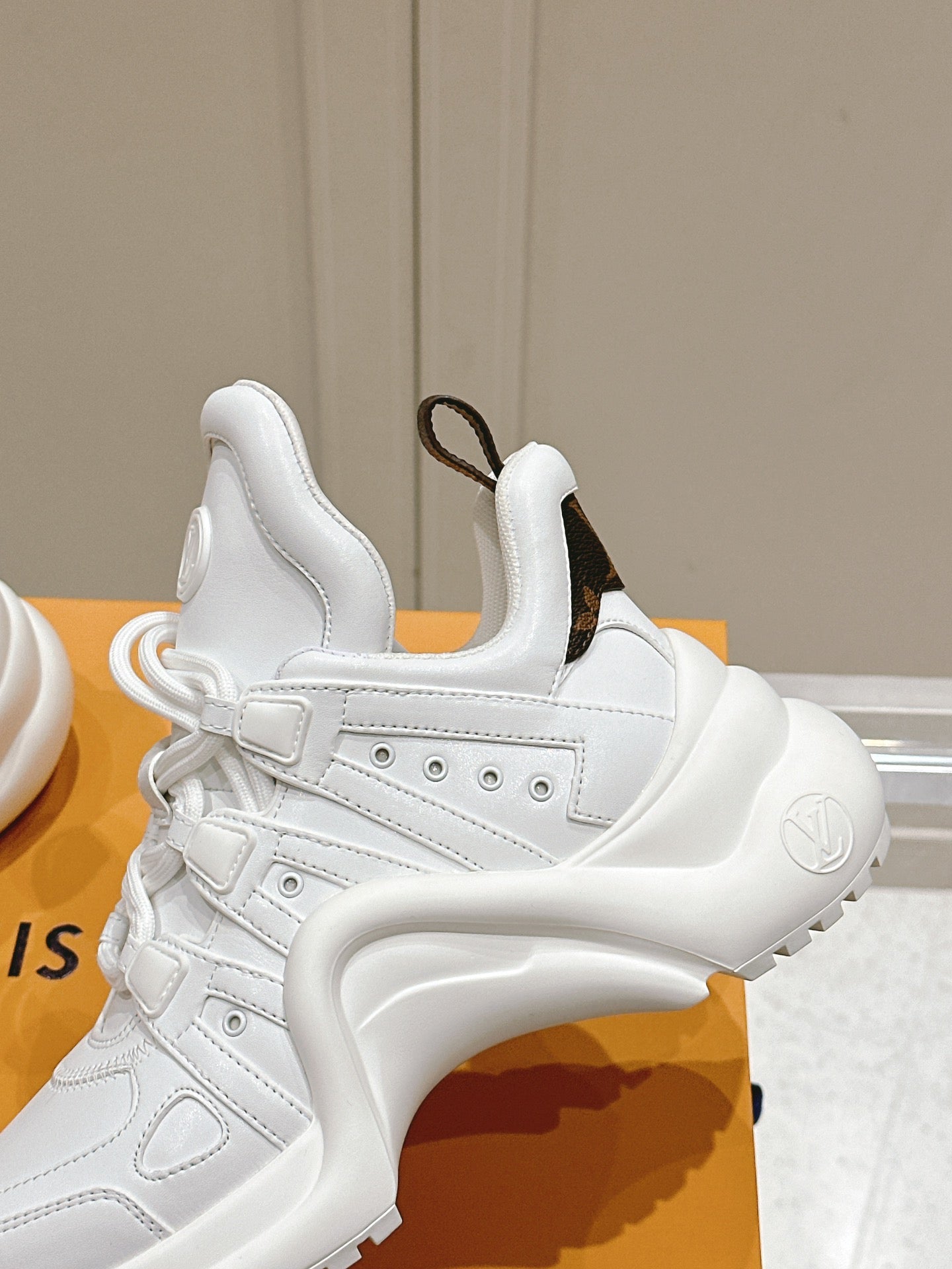 LOUIS VUITTON LV BARRACUDA SNEAKER IN WHITE CALFSKIN
