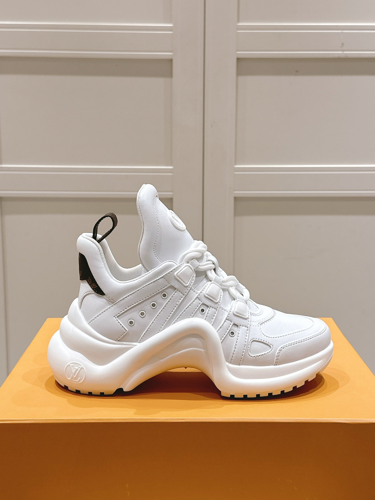 LOUIS VUITTON LV BARRACUDA SNEAKER IN WHITE CALFSKIN