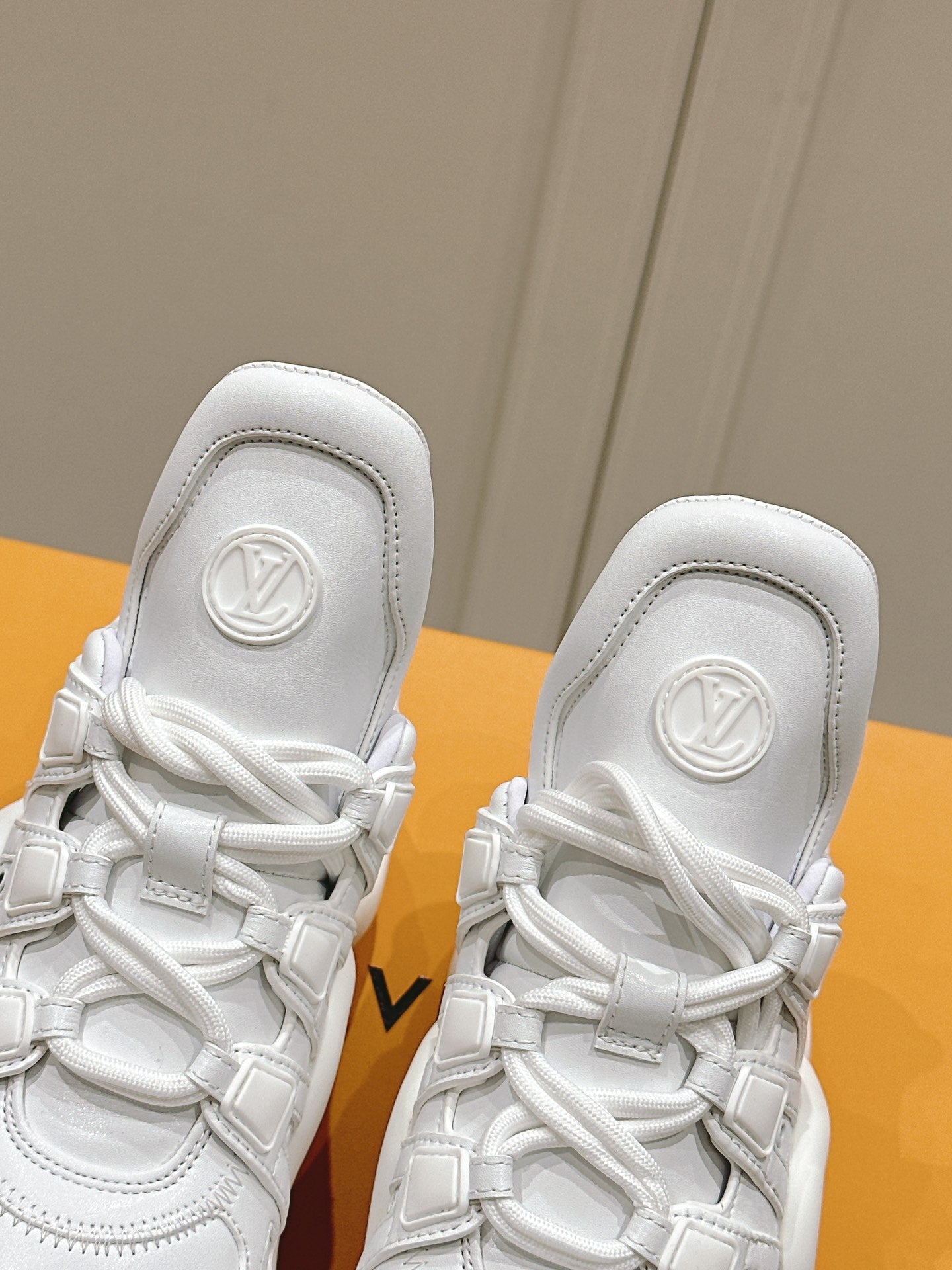 LOUIS VUITTON LV BARRACUDA SNEAKER IN WHITE CALFSKIN
