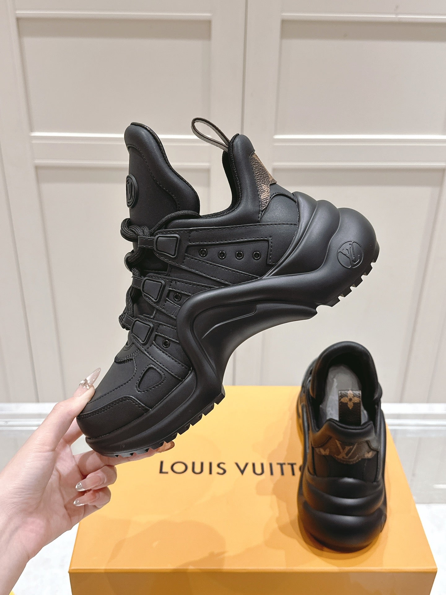 LOUIS VUITTON LV BARRACUDA SNEAKER IN BLACK CALFSKIN