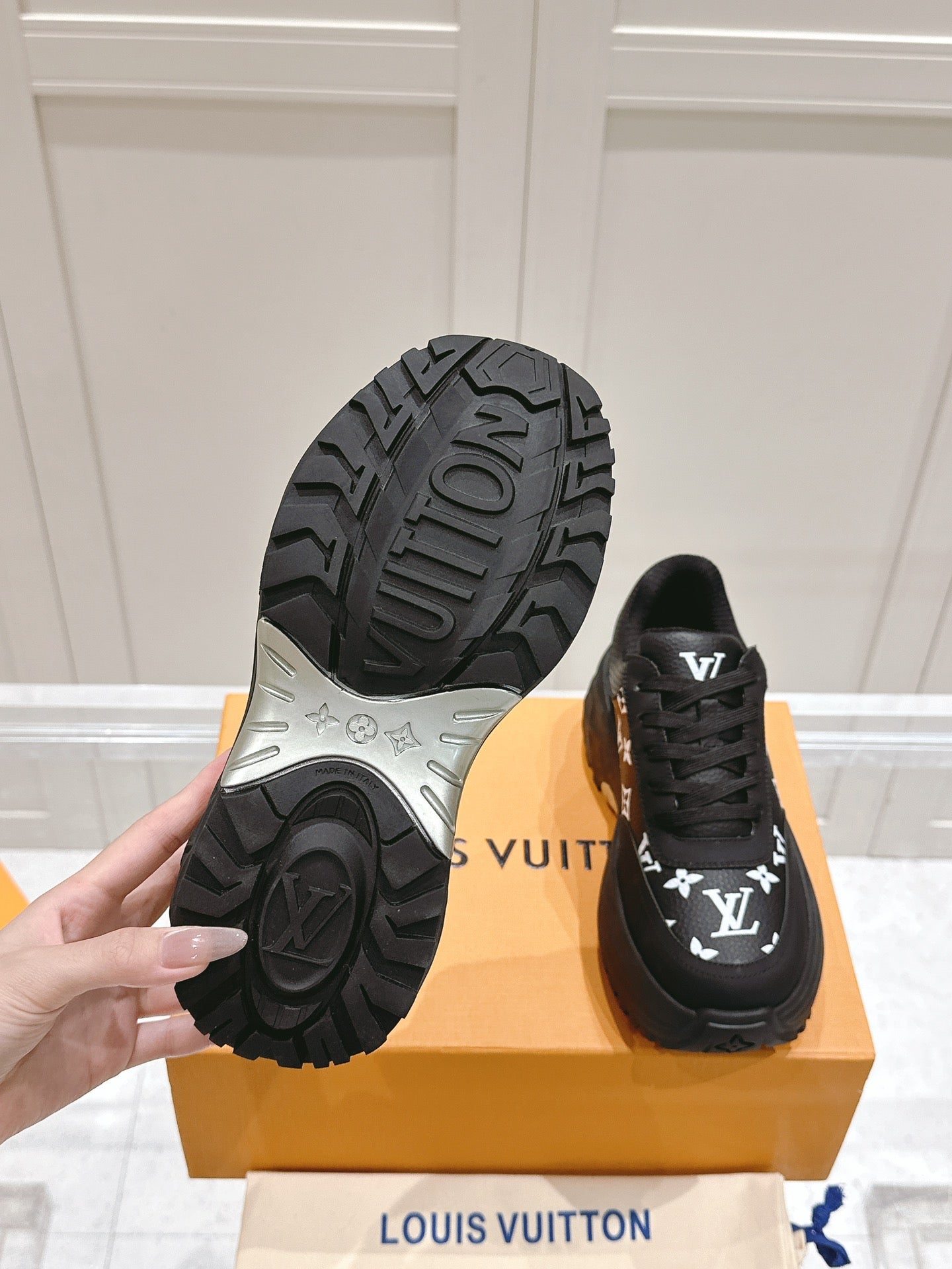 LOUIS VUITTON RUN AWAY SNEAKER IN BLACK MIX WHITE CALFSKIN
