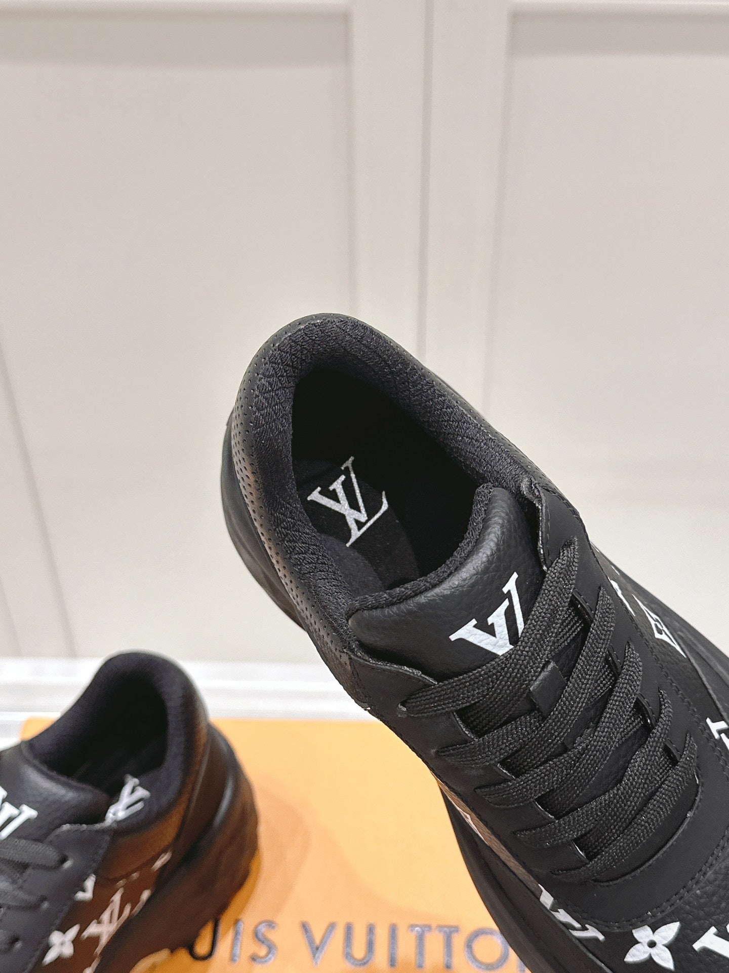 LOUIS VUITTON RUN AWAY SNEAKER IN BLACK MIX WHITE CALFSKIN