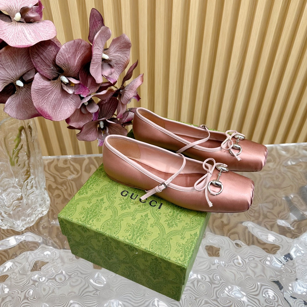 GUCCI BALLET FLAT IN CORAL PINK SILK WITH SILVER HARDWARE