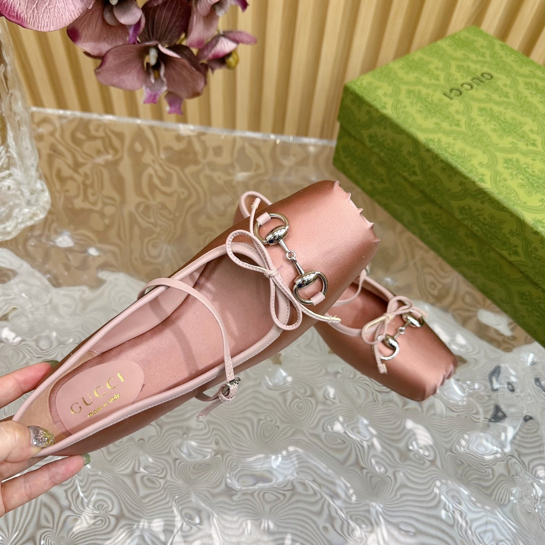 GUCCI BALLET FLAT IN CORAL PINK SILK WITH SILVER HARDWARE