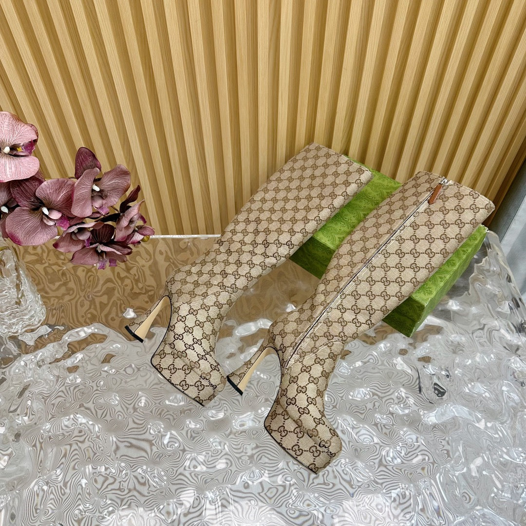 GUCCI PLATFORM KNEE BOOTS IN ECRU BEIGE MONOGRAM CANVAS AND SHEEPSKIN LINING