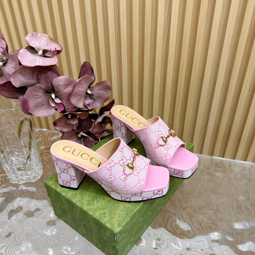 GUCCI HORSEBIT SLIDE SANDAL IN PINK MONOGRAM CANVAS AND SHEEPSKIN LINING