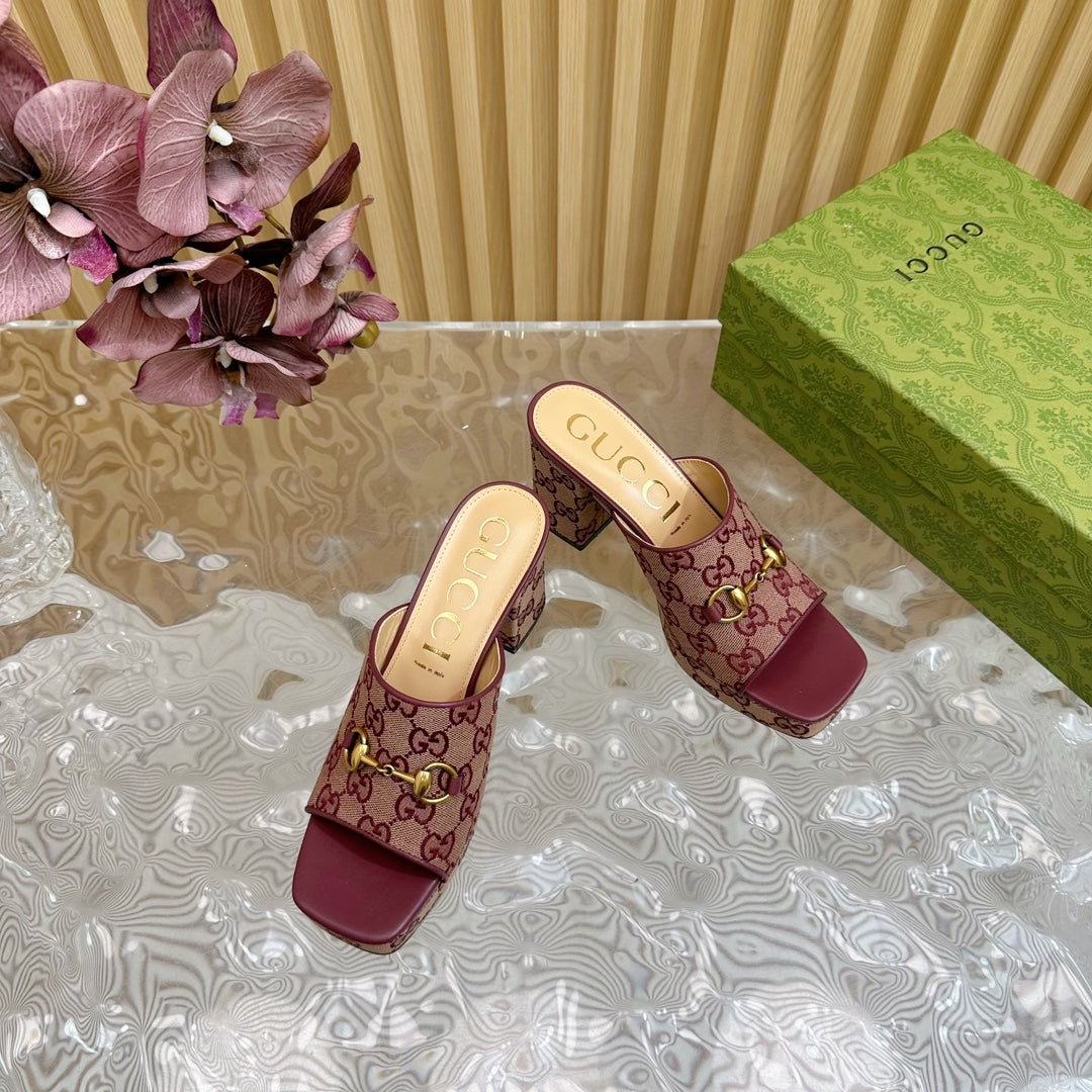 GUCCI HORSEBIT SLIDE SANDAL IN WINE RED MONOGRAM CANVAS AND SHEEPSKIN LINING