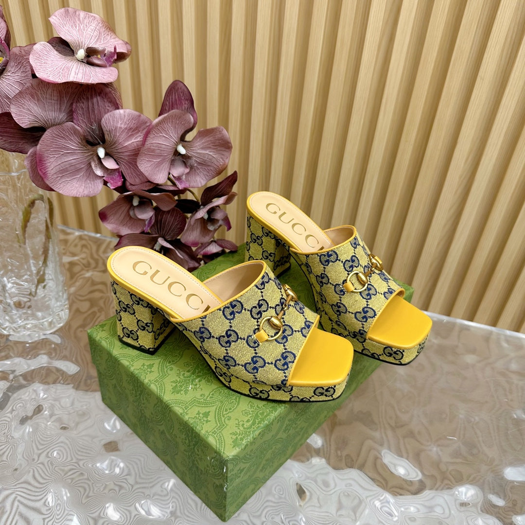 GUCCI HORSEBIT SLIDE SANDAL IN TUSCANY YELLOW MONOGRAM CANVAS AND SHEEPSKIN LINING
