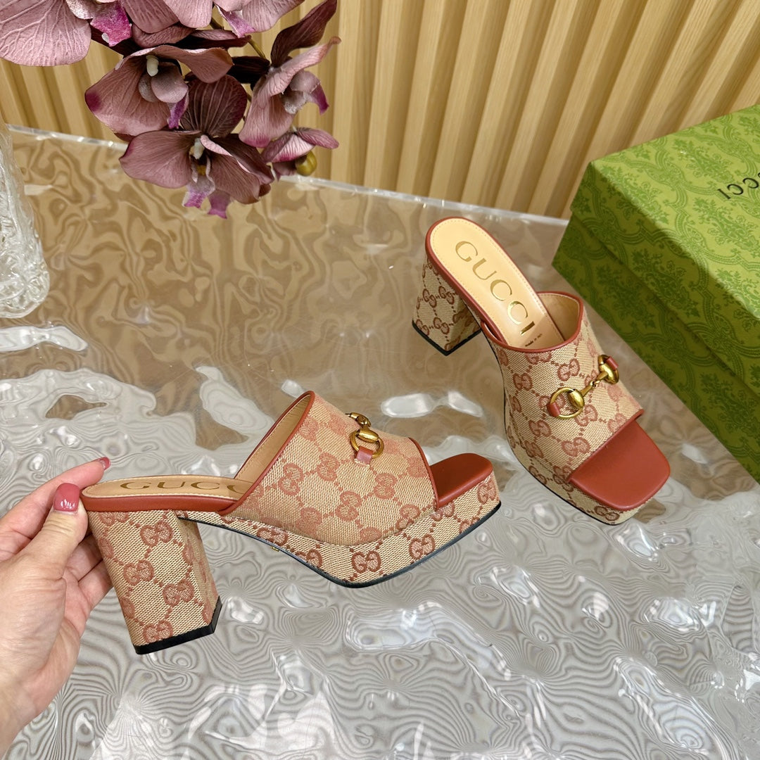 GUCCI HORSEBIT SLIDE SANDAL IN BRONZE ORANGE MONOGRAM CANVAS AND SHEEPSKIN LINING