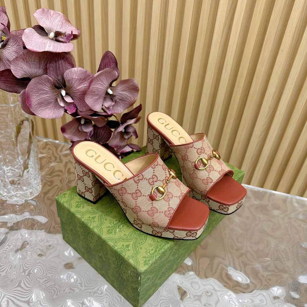 GUCCI HORSEBIT SLIDE SANDAL IN BRONZE ORANGE MONOGRAM CANVAS AND SHEEPSKIN LINING
