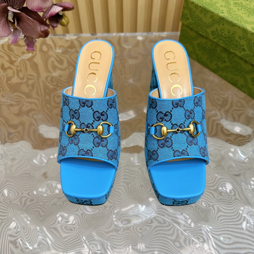 GUCCI HORSEBIT SLIDE SANDAL IN AZURE BLUE MONOGRAM CANVAS AND SHEEPSKIN LINING