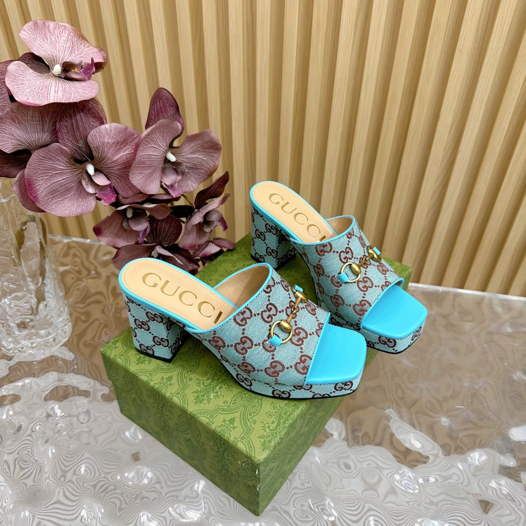 GUCCI HORSEBIT SLIDE SANDAL IN SKY BLUE MONOGRAM CANVAS AND SHEEPSKIN LINING