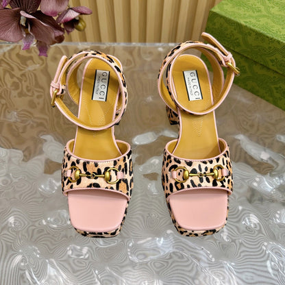 GUCCI HORSEBIT HIGH-HEEL SANDAL WITH LEOPARD PRINT IN LIGHT PINK VELVET AND CALFSKIN LINING