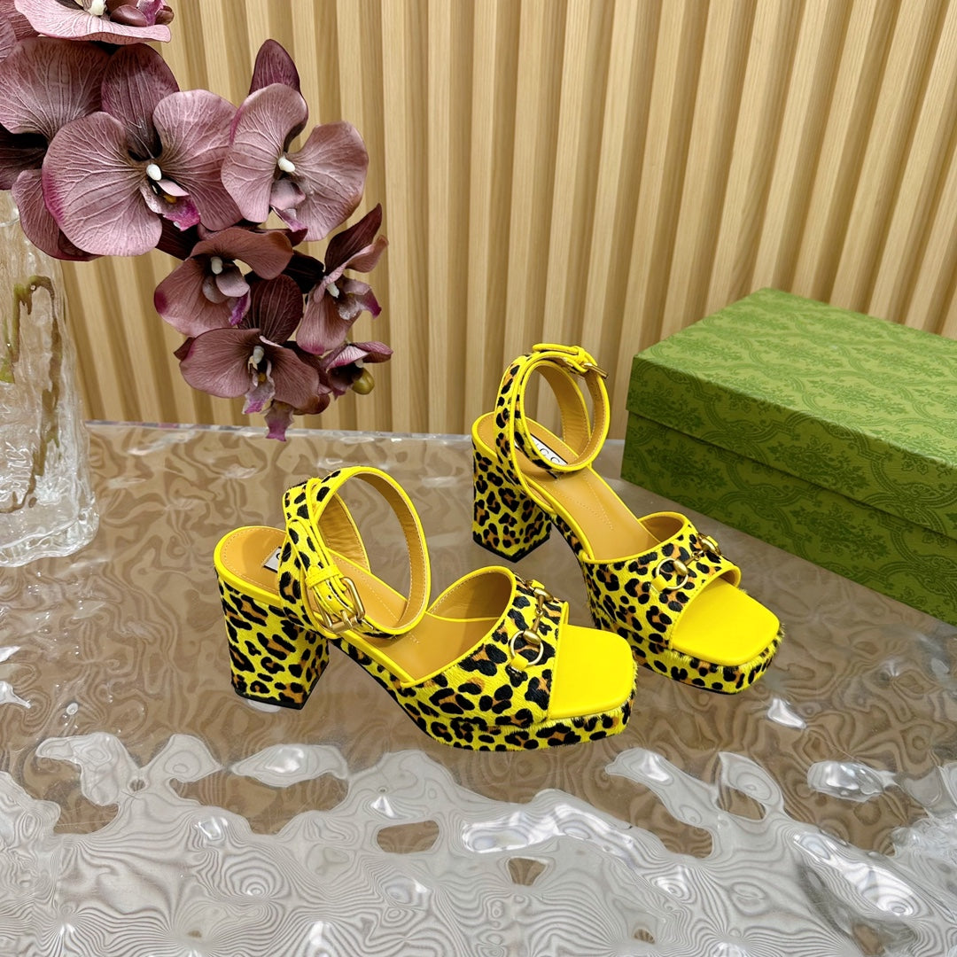 GUCCI HORSEBIT HIGH-HEEL SANDAL WITH LEOPARD PRINT IN BRIGHT YELLOW VELVET AND CALFSKIN LINING