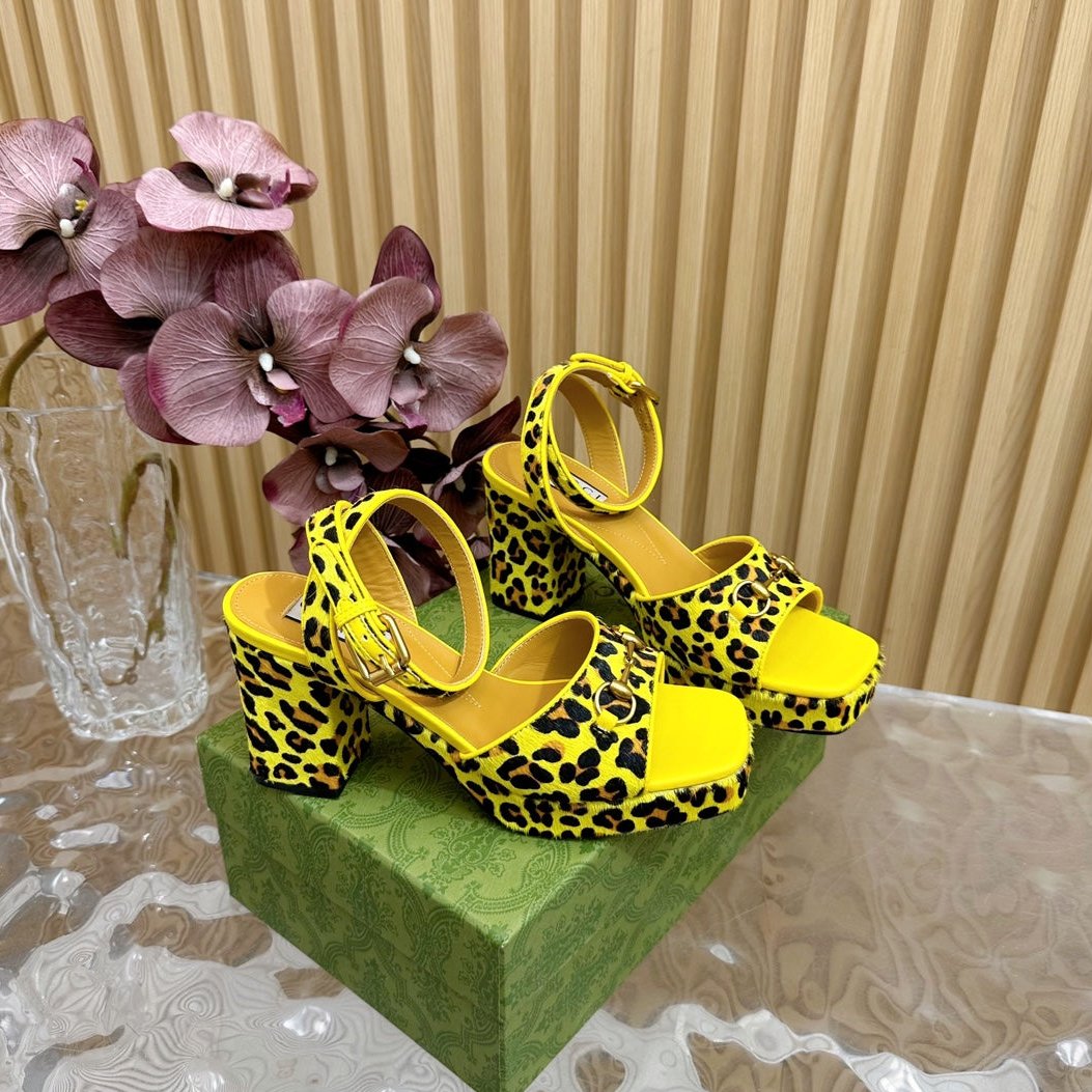 GUCCI HORSEBIT HIGH-HEEL SANDAL WITH LEOPARD PRINT IN BRIGHT YELLOW VELVET AND CALFSKIN LINING