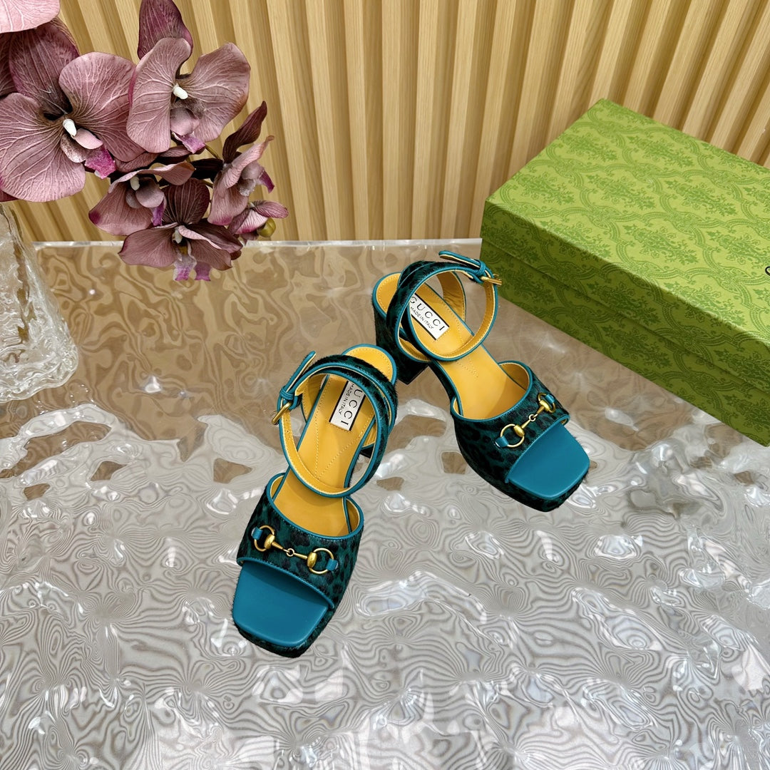 GUCCI HORSEBIT HIGH-HEEL SANDAL WITH LEOPARD PRINT IN TURQUOISE VELVET AND CALFSKIN LINING