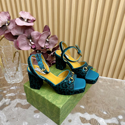 GUCCI HORSEBIT HIGH-HEEL SANDAL WITH LEOPARD PRINT IN TURQUOISE VELVET AND CALFSKIN LINING