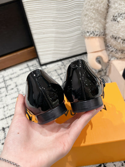 LOUIS VUITTON POINTED FLAT SHOES IN BLACK CALFSKIN