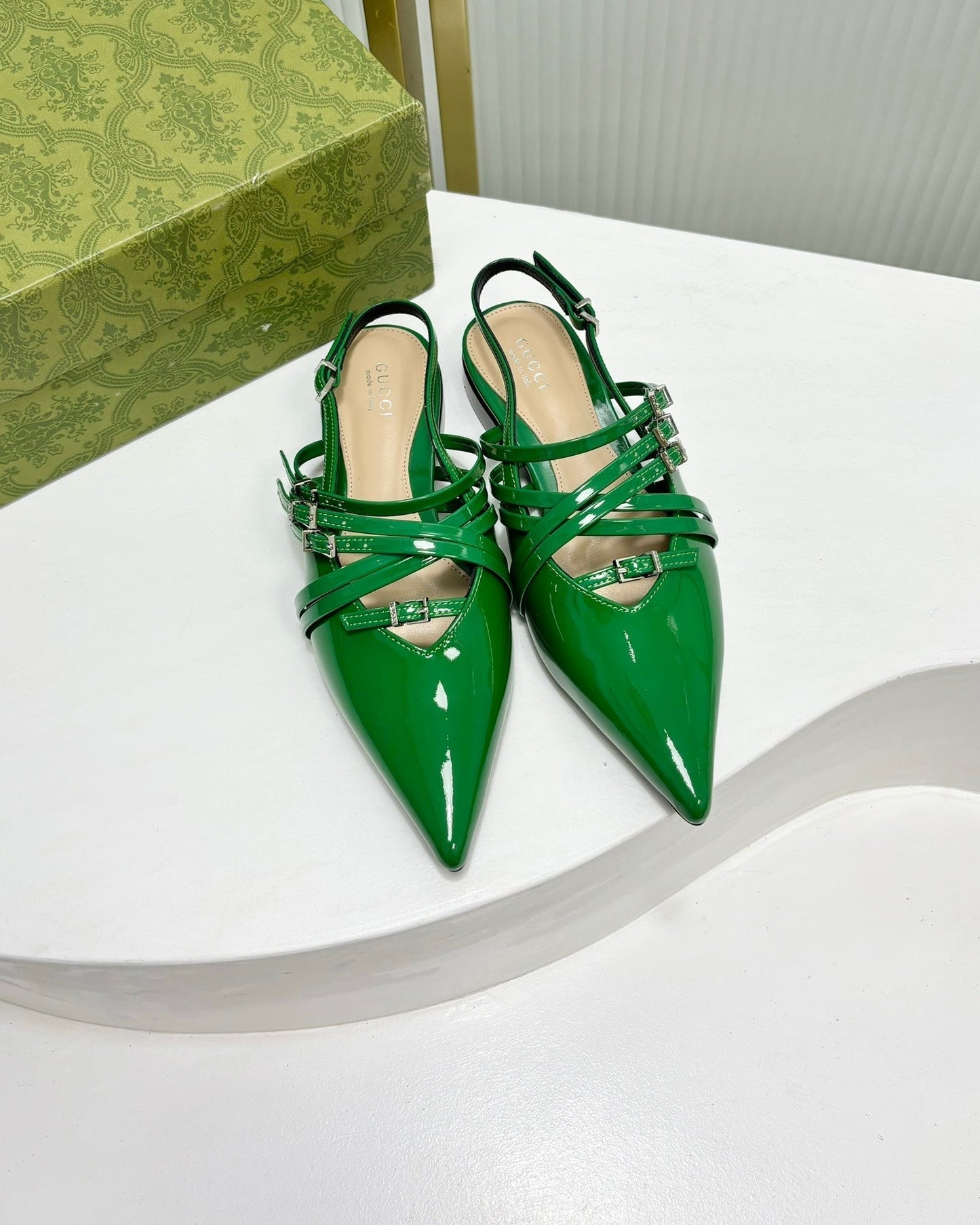 GUCCI STRAPPY FLAT SLINGBACK IN EMERALD GREEN GLOSSY CALFSKIN