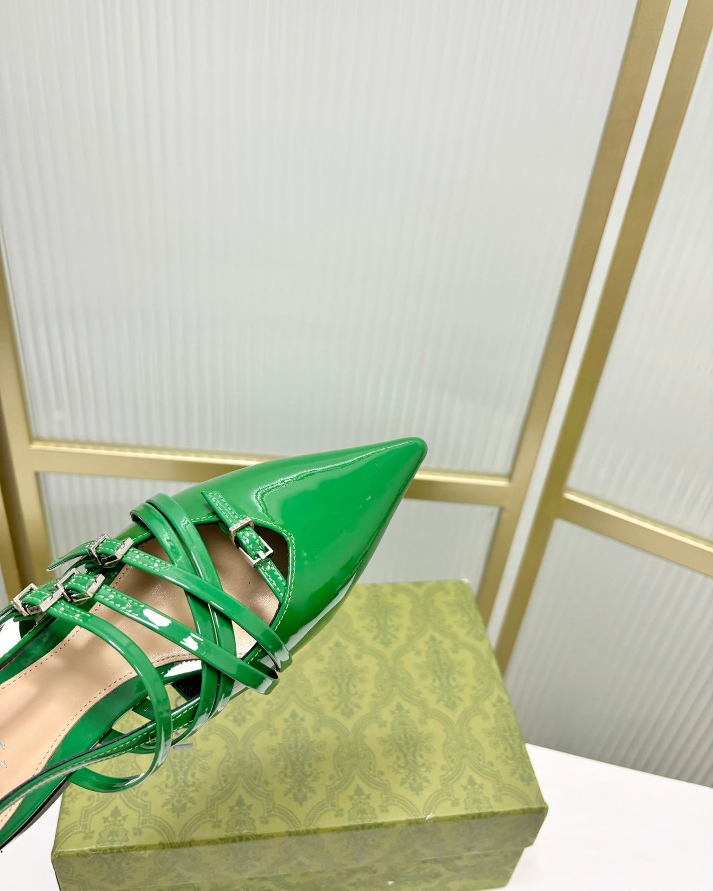 GUCCI STRAPPY FLAT SLINGBACK IN EMERALD GREEN GLOSSY CALFSKIN