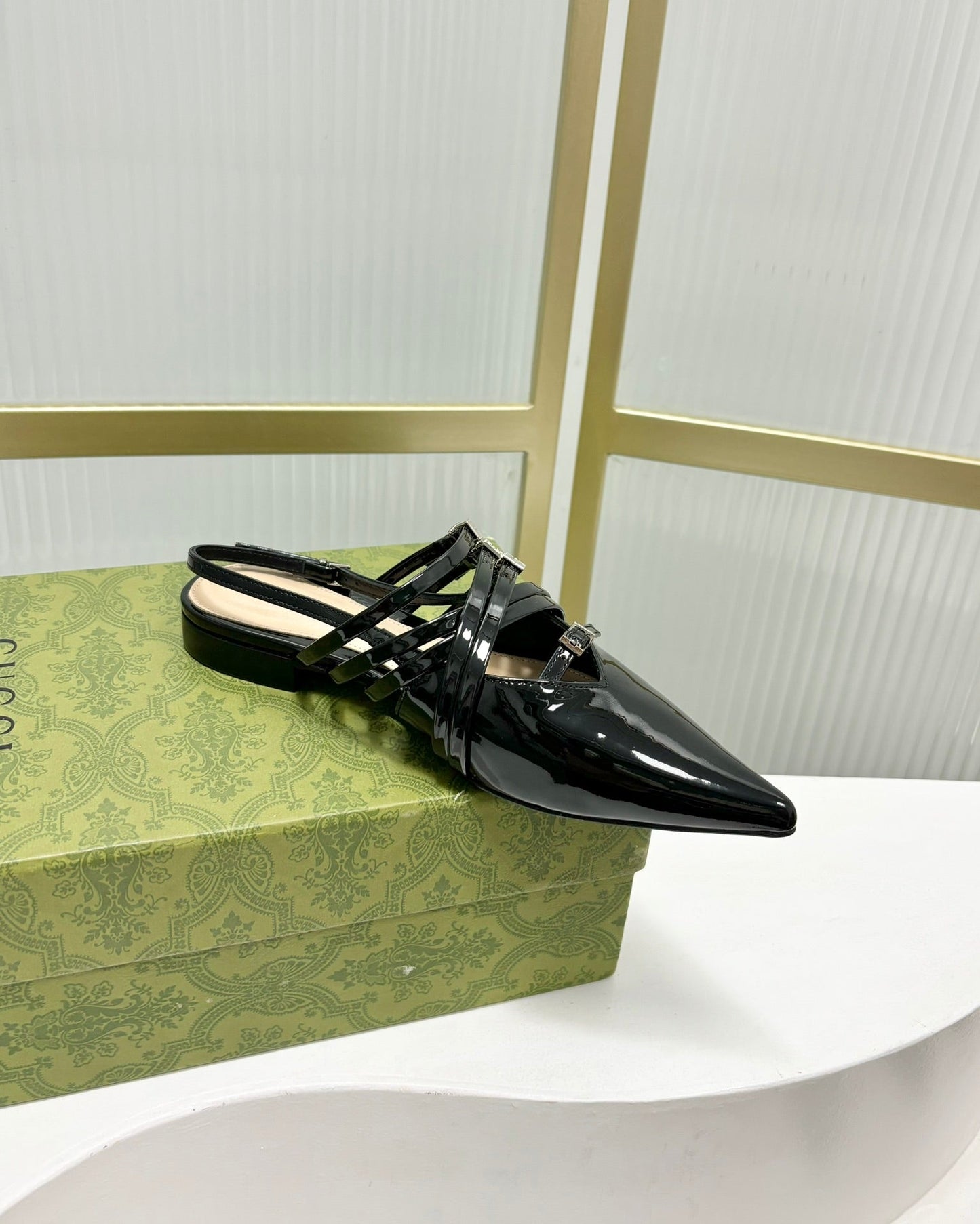 GUCCI STRAPPY FLAT SLINGBACK IN BLACK GLOSSY CALFSKIN