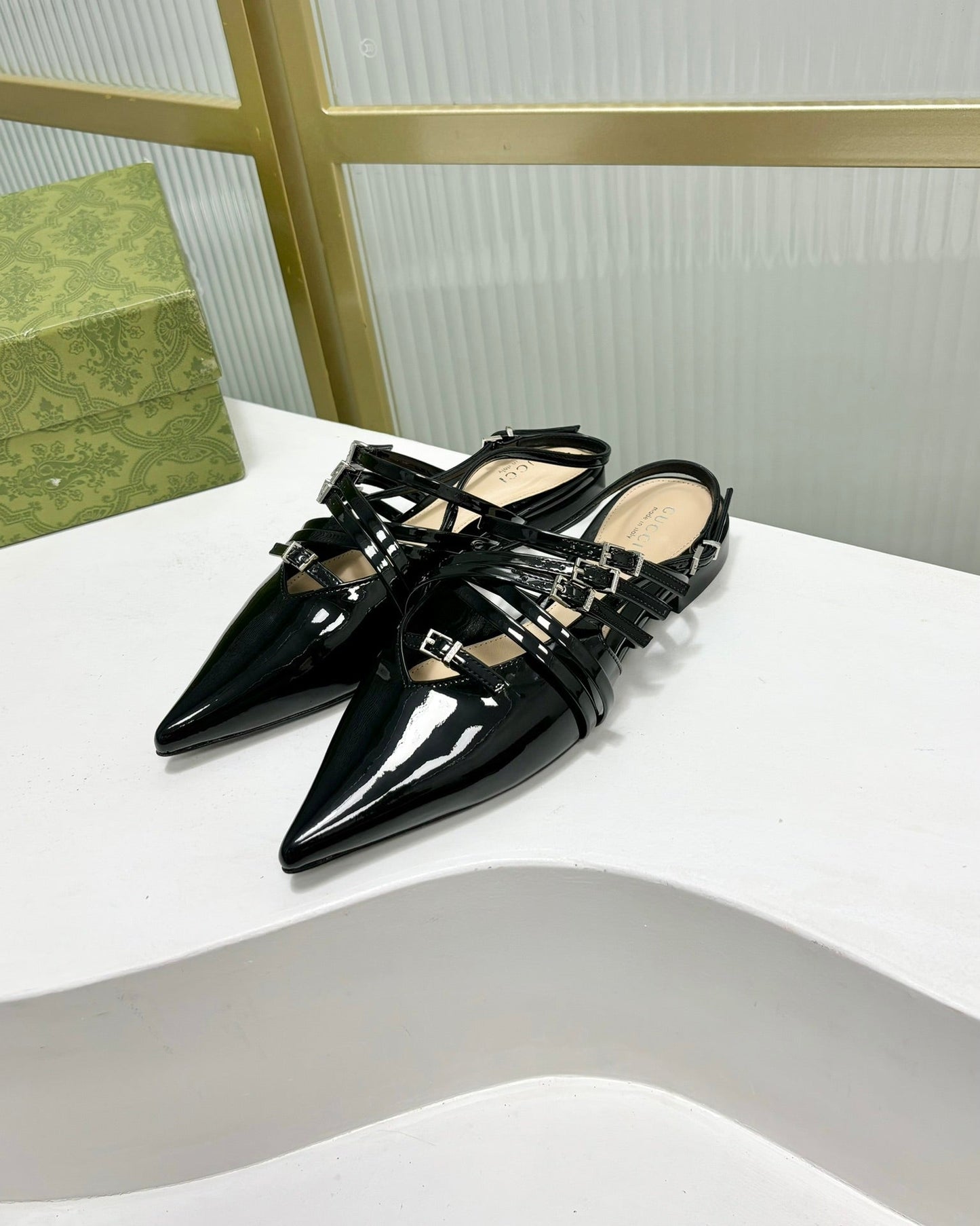GUCCI STRAPPY FLAT SLINGBACK IN BLACK GLOSSY CALFSKIN
